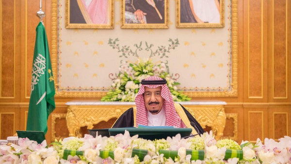 خادم الحرمين يجدد دعمه للعراق ويدعو