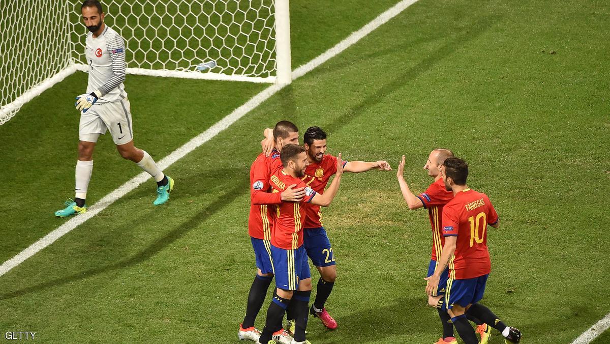 إسبانيا تعبر تركيا بثلاثية سهلة