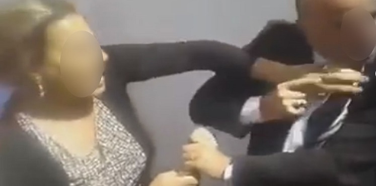 تونس.. امرأة تعتدي على مسؤول بزعم