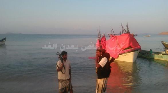 اليمن: ضبط زورق تهريب على متنه