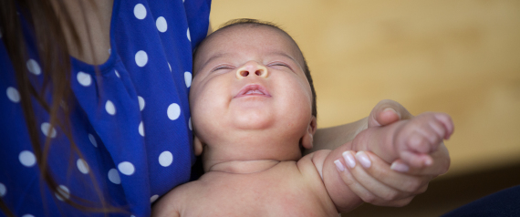 الرضاعة الطبيعية تحمي الأم ورضيعها من
