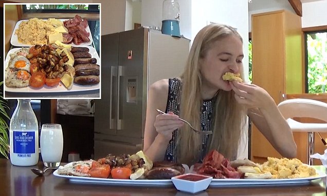 فيديو: ملكة جمال الأرض تتناول إفطار