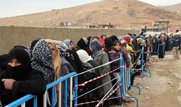 مهاجرون عالقون في اليونان وبرشلونة تنتظر