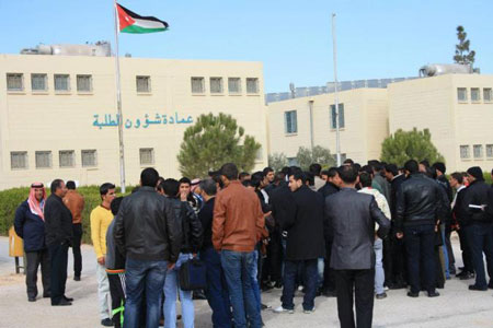 100 منحة لطلبة سوريين في جامعة