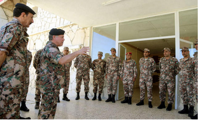 الملك يزور (صقر الصحراء) .. قوة
