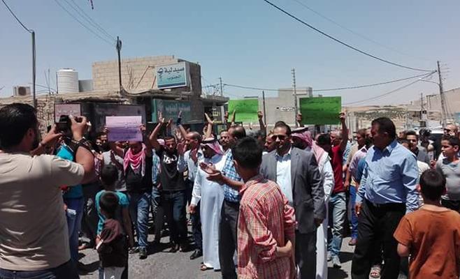 ذيبان.. مسيرة شعبية للمطالبة بالإفراج عن