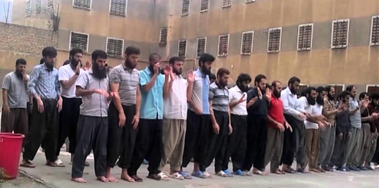 إيران تقتص من عشرات السنة في