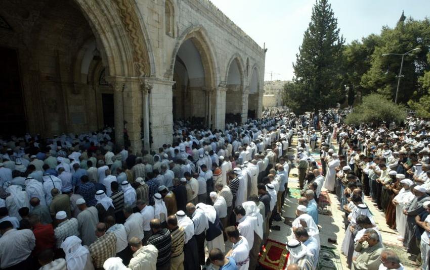 40 ألفا يصلون الجمعة بالأقصى