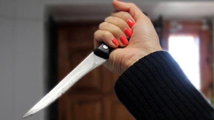مواطنة مريضة نفسيا تقتل والدتها في