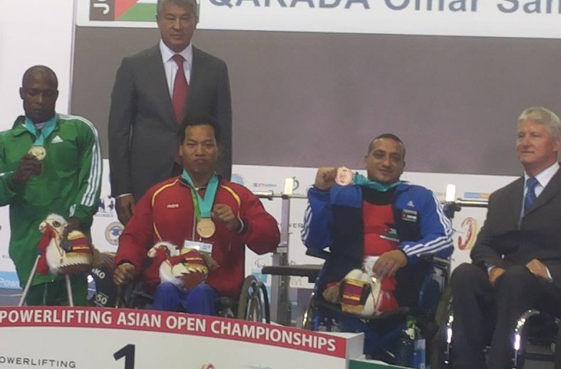 الملكة تشيد بإنجاز البطل قرادة