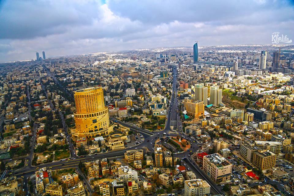 انخفاض ملموس على الحرارة وأمطار متفرقة