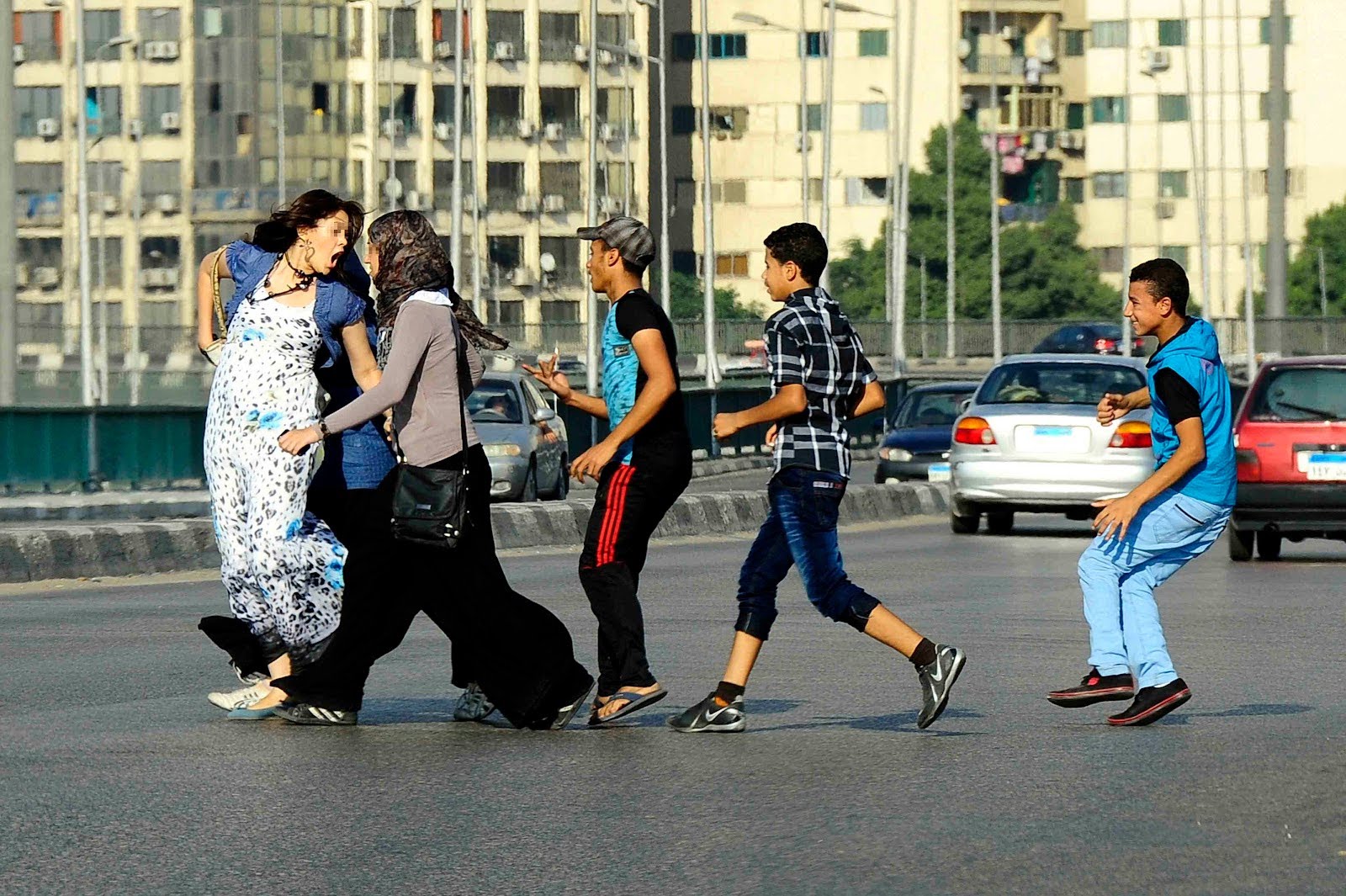 ملابس الفتاة بين التحرش وثقافة المجتمع