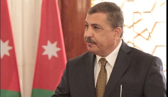 وزير العمل يشهر ذمته المالية