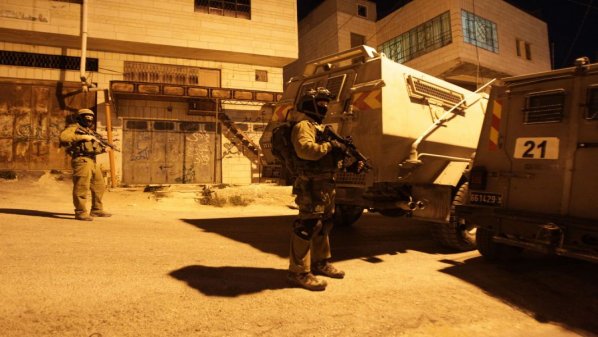 اعتقال 5 فلسطينيين بينهم مسنان