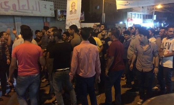 محتجون على نتائج الانتخابات يغلقون شارعا