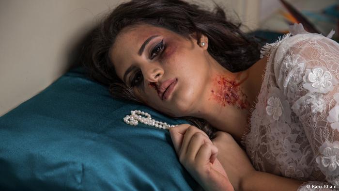 (قطرة أمل).. الماكياج شاهد إثبات على