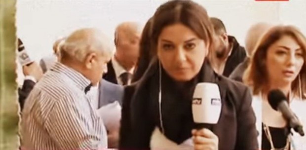 شاهد: معركة صامتة بين مذيعتين لبنانيتين