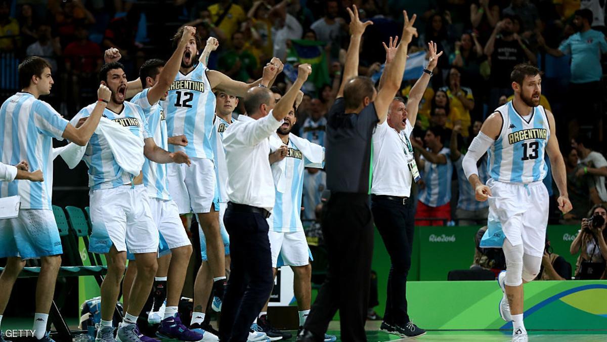 سلة الأرجنتين تحسم التأهل على حساب