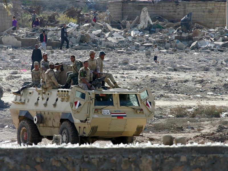 مقتل ضابط بالجيش المصري واشتباكات عنيفة