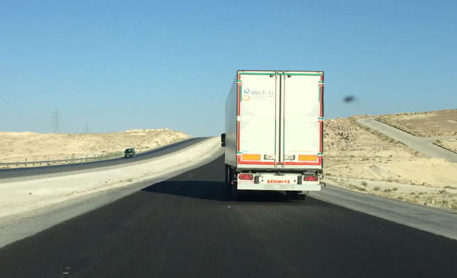 تصليحات الطريق الصحراوي تحيله إلى خطر