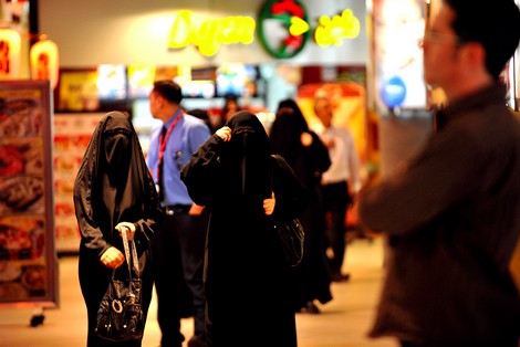 زواج سعوديين بمغربيات ينخفض بالنصف ..