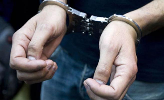 اعتقال 14 شخصا يلعبون القمار بمداهمة
