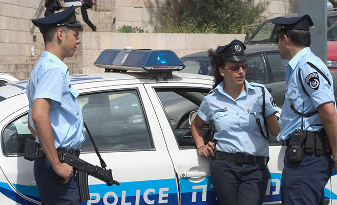 إصابة فلسطيني بعد طعنه شرطيين إسرائيليين