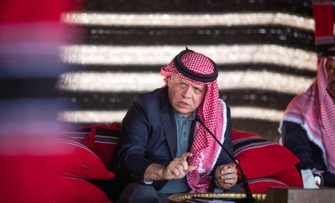 الملك يلتقي شخصيات ووجهاء محافظة البلقاء