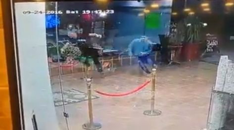 بالفيديو.. شخصان ينجوان من موت محقق