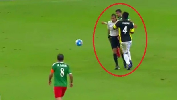 سقوط حكم مباراة الاتحاد والوحدات بشكل