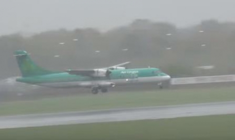 فشل هبوط طائرة بسبب قوة الرياح