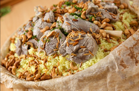 اغلاق مطعم لاعداد (المناسف) في الزرقاء