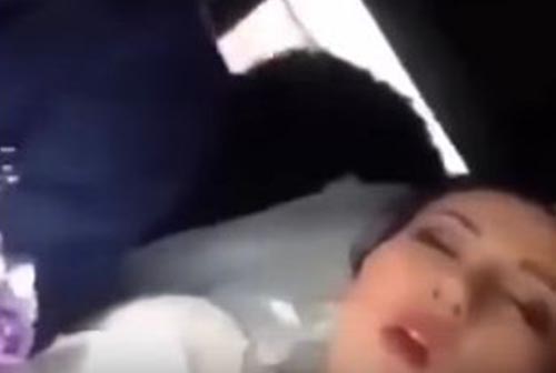 عروس تدخل في نوم عميق أثناء