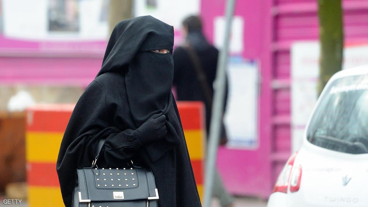نصائح لمسلمي فرنسا بالتحفظ في الأماكن