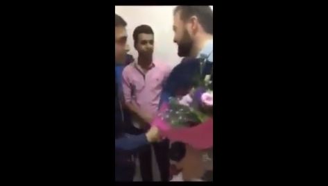 بالفيديو.. كيف استقبل طلبة قورشة أستاذهم