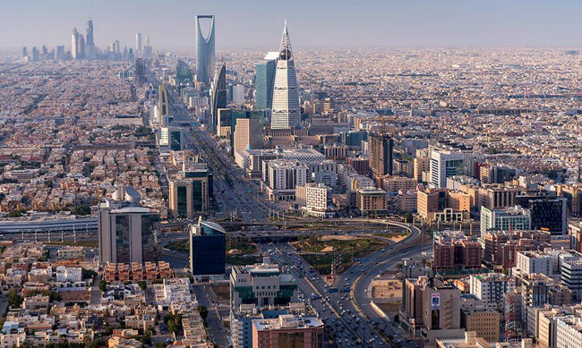 انخفاض أسعار النفط وتباطؤ النمو يهددان