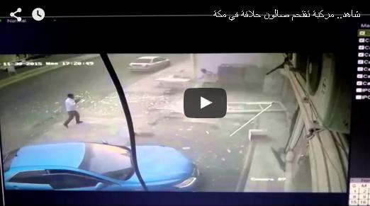 بالفيديو: لحظة اقتحام سيارة صالون حلاقة