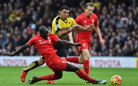 ليستر المتصدر في اختبار صعب أمام