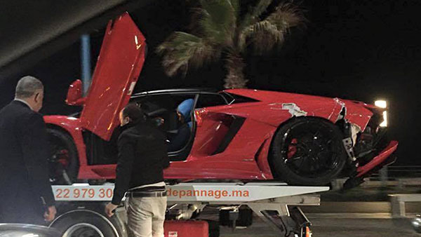 فيديو: سيارة لامبورجيني أفنتادور رودستر تتحطم