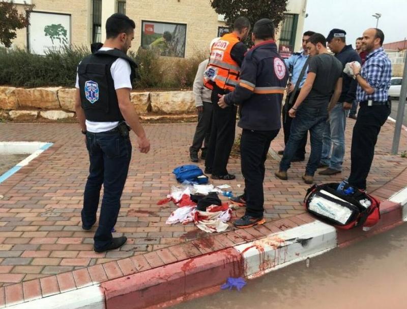 إصابة مستوطن بجراح بالغة بعملية طعن