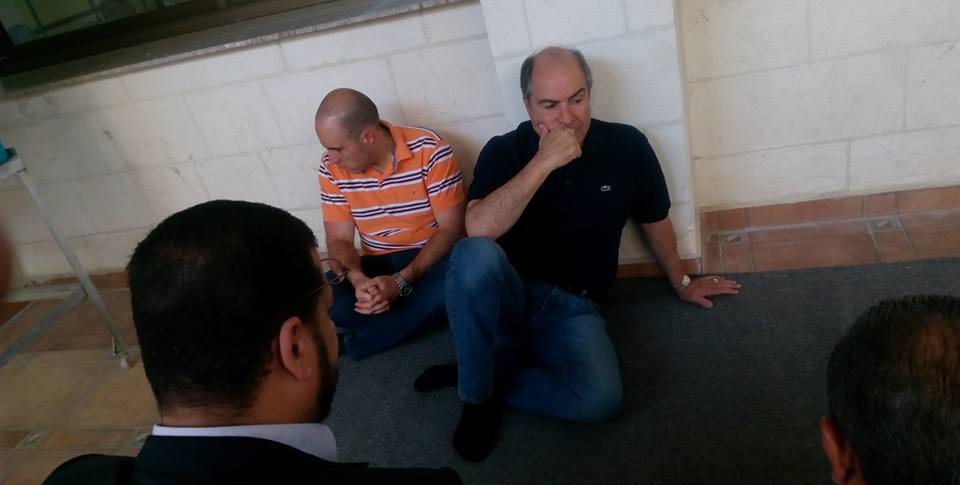 بالصور.. الملقي يرفض الجلوس مع حرسه