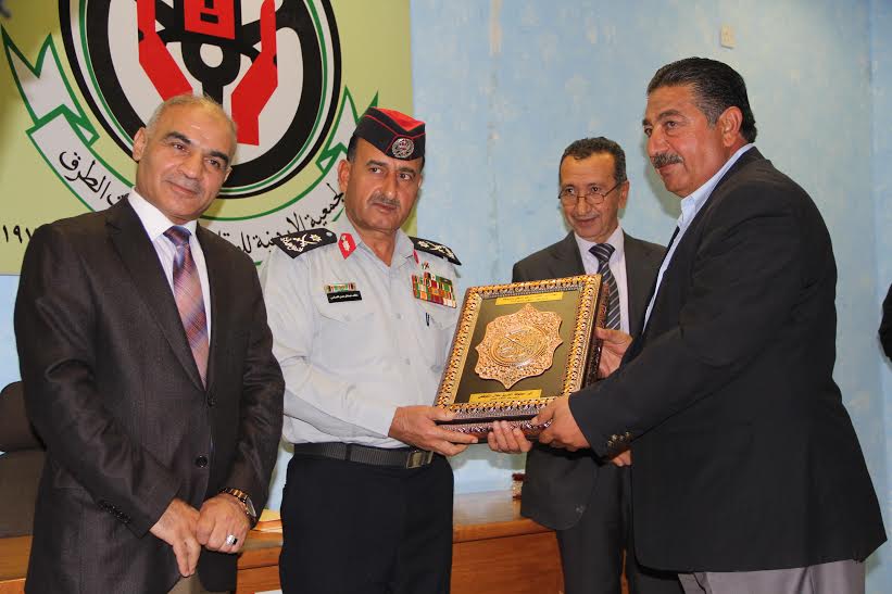 (الدفاع المدني) يحتفل بتخريج عدد من