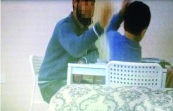 كاميرا منزلية تكشف اعتداء معلم خصوصي