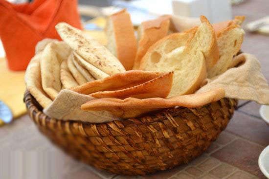 خبز وكاز وغاز.. صمام الأمان الأردني