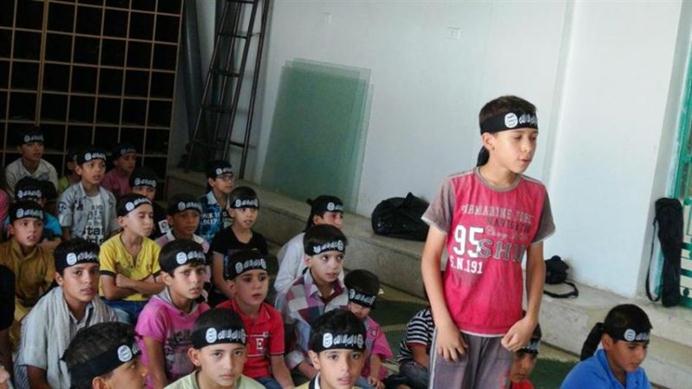 التعليم في مناطق «داعش».. كيف يربي