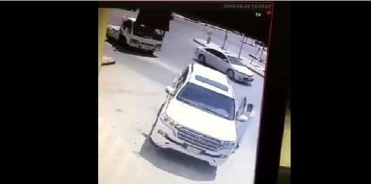 لص محترف يسرق سيارة تعمل بالبصمة
