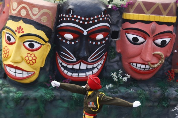 الهند تقيم عرضا عسكريا بمناسبة عيد