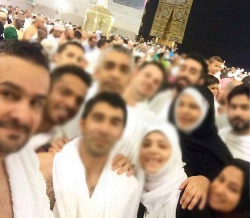 سوسن تعتمر وتنشر صورها (للتلييك)