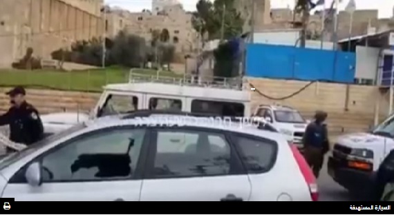 طلقة قناص تصيب سيارة للمستوطنين قرب