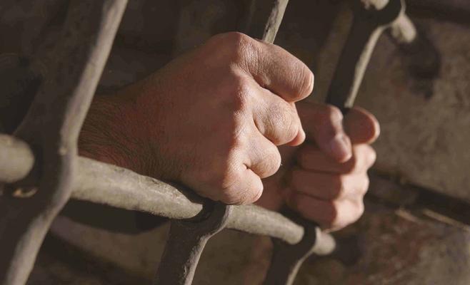 السجن 12 عاما لصاحبي شركة بورصات